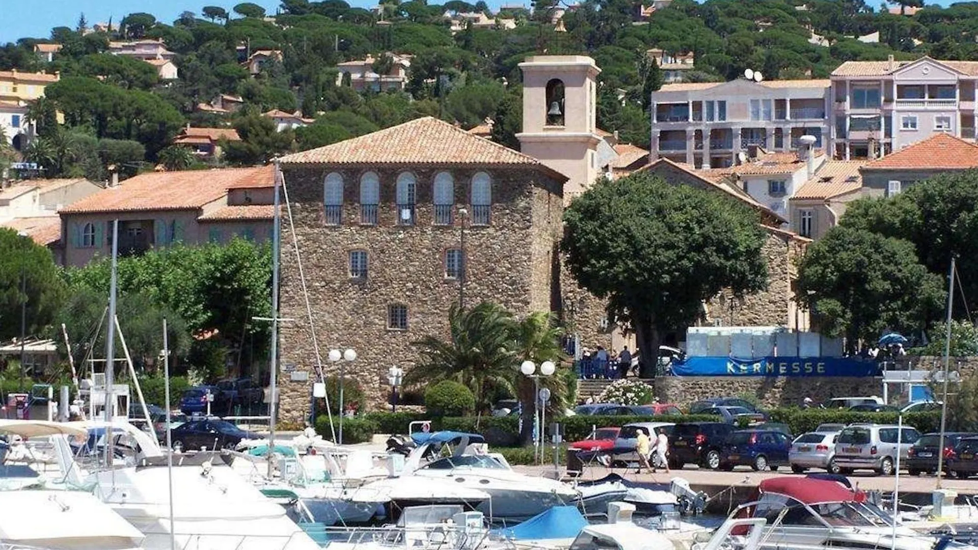 דירה Studio Cabine Renove Avec Parking A Sainte-Maxime - Fr-1-226-557 צרפת