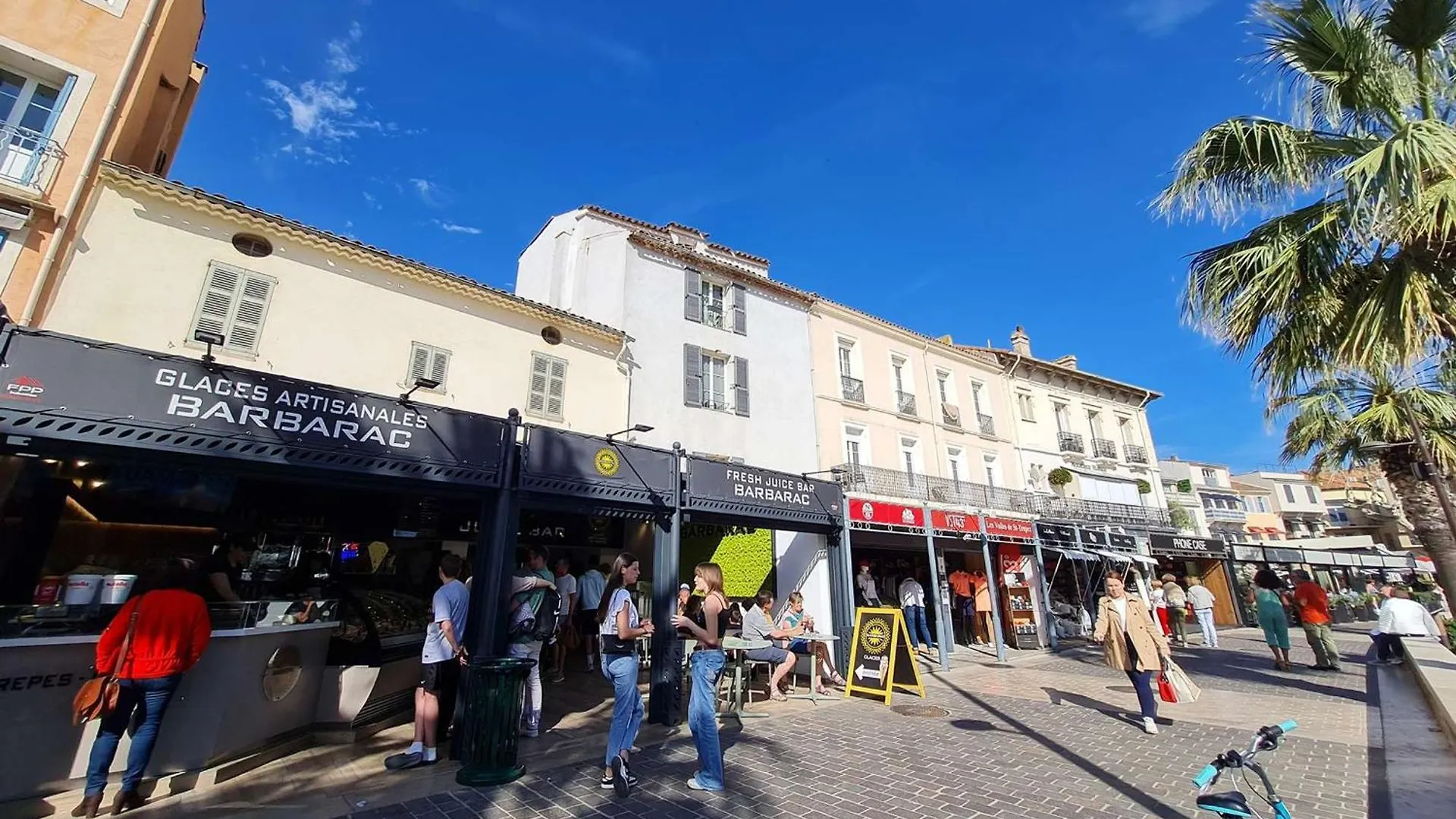 Studio Cabine Renove Avec Parking A Sainte-Maxime - Fr-1-226-557