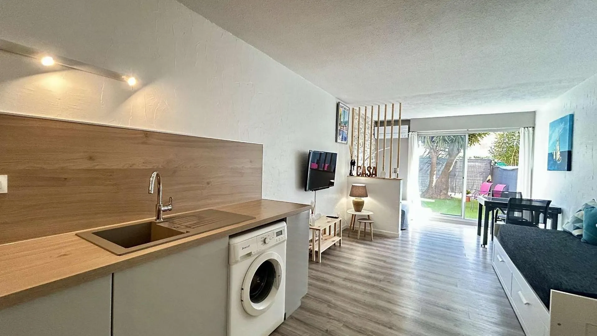 Studio Cabine Renove Avec Parking A Sainte-Maxime - Fr-1-226-557