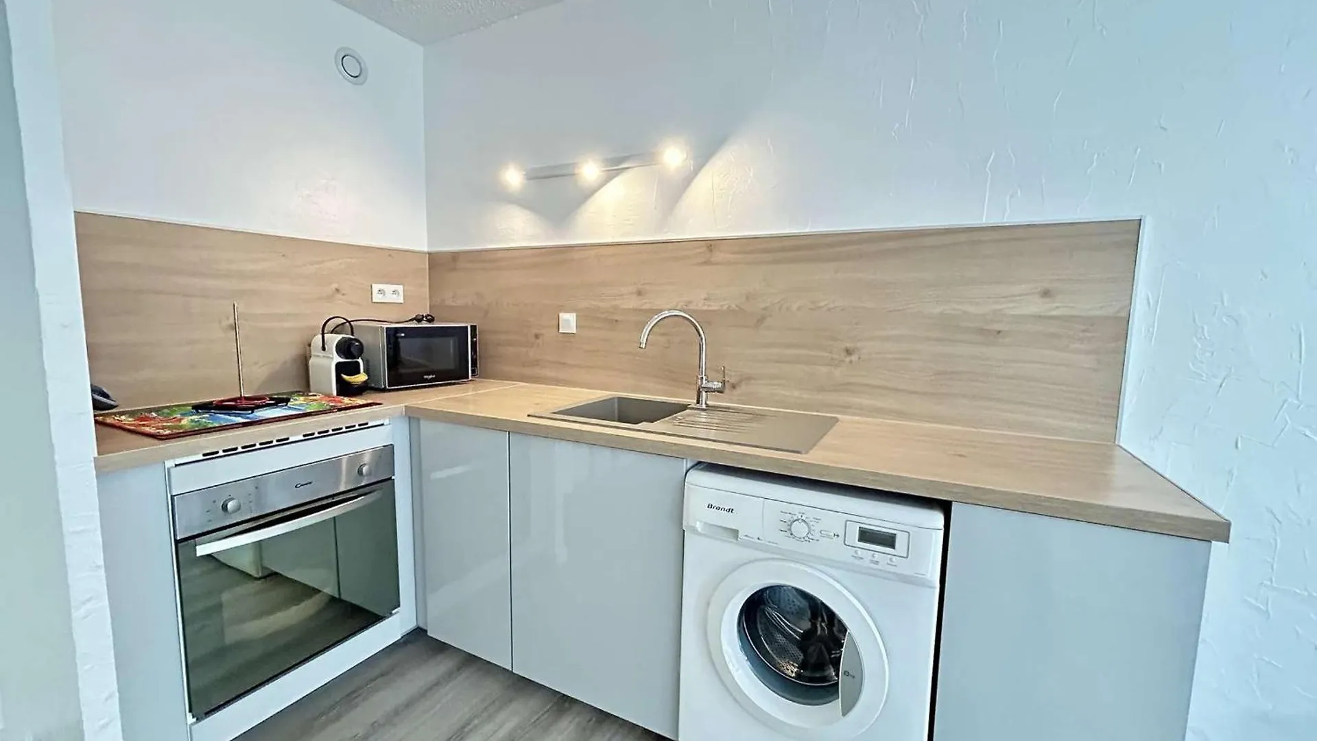 Studio Cabine Renove Avec Parking A Sainte-Maxime - Fr-1-226-557 Apartment