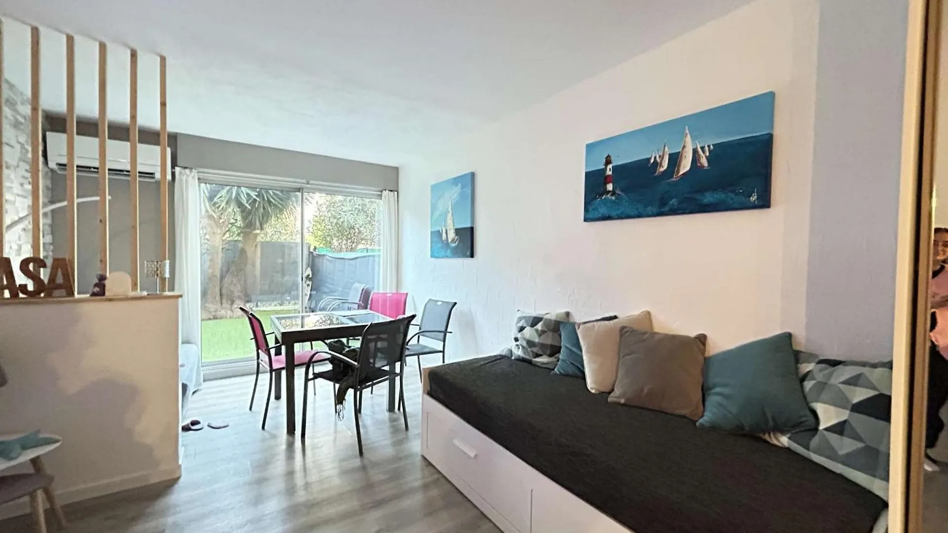 Apartment Studio Cabine Renove Avec Parking A Sainte-Maxime - Fr-1-226-557
